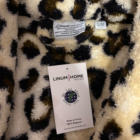 Leopard Robe - Picture 6 of 9